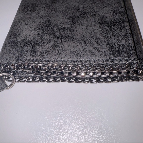 Elegant Chain-Trimmed Wallet Bag - Picture 6 of 16
